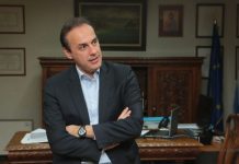 Επιβεβαιώνει ο Δήμαρχος Γλυφάδας ότι άναψε πράσινο φως για τρεις σταθμούς του Μετρό στη Γλυφάδα