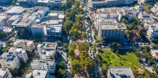 Άνοιξε και το δεύτερο τμήμα του Δρόμου των Ποιητών στη Γλυφάδα !