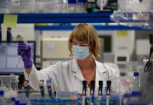 Εγκρίθηκε το εμβόλιο Pfizer/BioNtech από το Ηνωμένο Βασίλειο