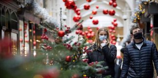 Στις 7 Δεκεμβρίου ανοίγουν τα εποχιακά καταστήματα .