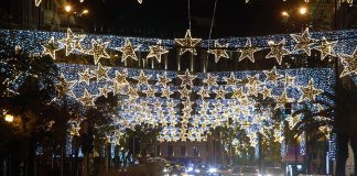 Σε ρυθμούς covid -19 οι γιορτές. Τι προβλέπει το ΦΕΚ για ρεβεγιόν, μετακινήσεις, καταστήματα , εκκλησίες κ.α