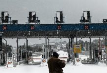 Χιόνι και στα Νότια Προάστια. Στη κατάψυξη όλη η χώρα. Έκλεισε πάλι η Εθνική. Προβλήματα στο οδικό δίκτυο