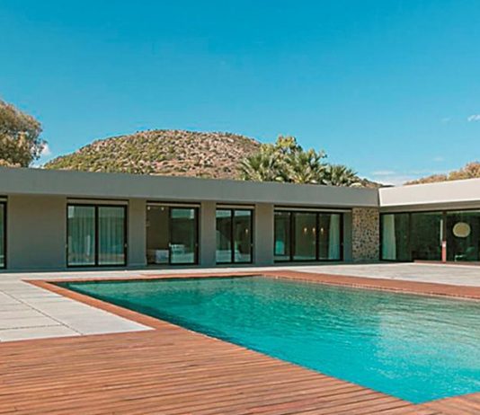 Η θρυλική βίλα του Ωνάση στο Λαγονήσι “πέρασε” σε πλούσιο Σαουδάραβα (φωτό)