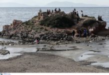 Καβούρι: Υποχώρησε η θάλασσα λόγω άμπωτης -Εντυπωσιακές εικόνες