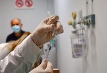 Εμβόλια: Ανοίγει την Παρασκευή 2 Απριλίου η πλατφόρμα για ηλικίες 65 ως 69 -Πώς μπορείτε να εμβολιαστείτε νωρίτερα .