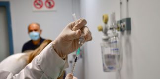 Εμβόλια: Ανοίγει την Παρασκευή 2 Απριλίου η πλατφόρμα για ηλικίες 65 ως 69 -Πώς μπορείτε να εμβολιαστείτε νωρίτερα .