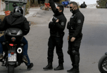 Ανθρωποκυνηγητό για την εν ψυχρώ εκτέλεση του δημοσιογράφου Γιώργου Καραβαϊζ μπροστά στο σπίτι του στον Άλιμο