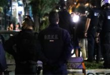 Φάληρο: Επίθεση σε περιπολικό που πήγε να διαλύσει συνάθροιση 1.000 ατόμων