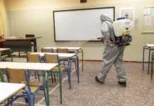 Νέα κρούσματα σε μαθητές Λυκείων σε Βάρη και Βουλιαγμένη. Αναστέλουν τη λειτουργία τους για 15 μέρες τα τμήματα