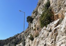 Κυκλοφοριακές παρεμβάσεις από Δευτέρα 5 Απριλίου και μέχρι τις 24 Απριλίου στον οδικό άξονα Βάρκιζας – Σουνίου, πλησίον των σηράγγων «Τρύπες του Καραμανλή»