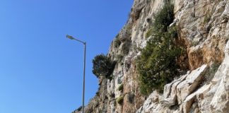 Κυκλοφοριακές παρεμβάσεις από Δευτέρα 5 Απριλίου και μέχρι τις 24 Απριλίου στον οδικό άξονα Βάρκιζας – Σουνίου, πλησίον των σηράγγων «Τρύπες του Καραμανλή»