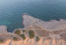 Δαντελένιες ακρογιαλιές στο νησάκι Ντούνη στην Αττική Ακτή (video)