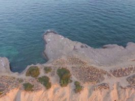 Δαντελένιες ακρογιαλιές στο νησάκι Ντούνη στην Αττική Ακτή (video)