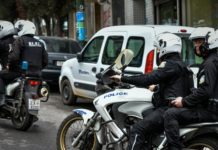 Άλιμος: Συνελήφθη ο άνδρας που «γάζωσε» πολυκατοικία . Βρήκαν όπλο και φυσίγγια