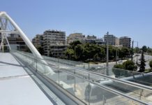 Έτοιμη προς παράδοση στους πολίτες η πεζογέφυρα στην Ποσειδώνος στο Παλαιό Φάληρο,με χρηματοδότηση της Περιφέρειας Αττικής