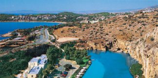 Συνεχίζεται η αντιπαράθεση Δήμου- Εκκλησίας για τα “ιερά ακίνητα της Βουλιαγμένης”