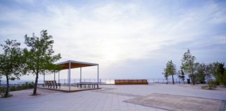 Το ωραιότερο δημόσιο μπαλκόνι με θέα είναι στην Αιξωνή Γλυφάδα