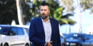 Επίθεση στο γραφείο του Γιάννη Καλλιάνου στην Αργυρούπολη. Έβαλαν εμπρηστικό μηχανισμό που εξερράγη τα ξημερώματα .