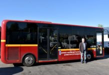 Νέα οχήματα στον Δήμο Μοσχάτου-Ταύρου: Λεωφορείο δημοτικής συγκοινωνίας, απορριμματοφόρο και τρία ημιφορτηγά