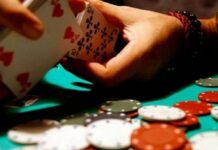 Έφοδος της αστυνομίας σε “μίνι- καζίνο” στη Γλυφάδα. 9 συλλήψεις και δικογραφίρς