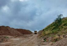 Ασκούνται και ποινικές διώξεις, μετά το μπλόκο του Δημάρχου Μοσχάτου-Ταύρου στα παράνομα μπάζα στη παραλία