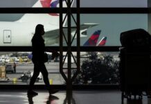 Να μην ταξιδεύουν οι άνω των 60 χρόνων και οι ευπαθείς ομάδες συνιστά ο Π.Ο.Υ. Εξαπλώνεται η Omikron. “Βροχή” περιοριστικών μέτρων