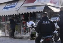 ΣΟΚ στη Γλυφάδα. “Έσφαξε” τον 66χρονο πατριό του και παραδόθηκε (updtate…foto)