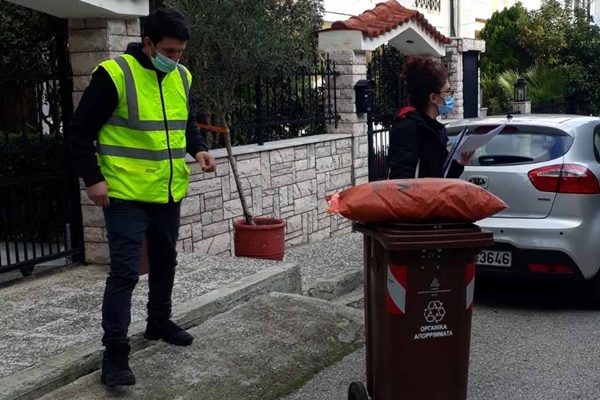 kado atticacoast Σε πλήρη λειτουργία το πρόγραμμα Καφέ Κάδου - Συλλογή οργανικών αποβλήτων στα Δικηγορικά της Δ.Ε. Βούλας