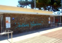 Διαμαρτυρία για τις τιμές πρόσβασης στη πλαζ Βουλιαγμένης από τον ΣΥΡΙΖΑ Διαμαρτυρία για τις τιμές πρόσβασης στη πλαζ Βουλιαγμένης από τον ΣΥΡΙΖΑ