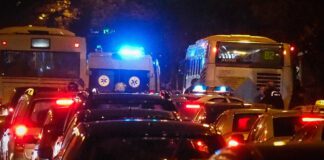 Τραγωδία στη Λ. Ποσειδώνος στο ύψος της Βούλας – Αυτοκίνητο σκότωσε πεζό (video) Τραγωδία στη Λ. Ποσειδώνος στο ύψος της Βούλας – Αυτοκίνητο σκότωσε πεζό (video)