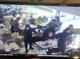 Καρέ-καρέ η “μάχη” σε μπαρ της Νέας Σμύρνης – Δύο νεκροί νεκρός και δύο τραυματίες (video) (upd) Καρέ-καρέ η "μάχη" σε μπαρ της Νέας Σμύρνης – Ένας νεκρός και δύο τραυματίες (video)