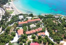 Ποιος “καπάρωσε” τα “χρυσά οικόπεδα” της Βουλιαγμένης – Και η Ιθάκη μαζί με το Ορφανοτροφείο Ποιος "καπάρωσε" τα "χρυσά οικόπεδα" της Βουλιαγμένης – Και η Ιθάκη μαζί με το Ορφανοτροφείο