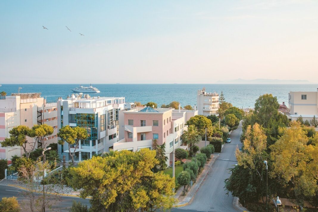 Γιατί διαμαρτύρεται η Γλυφάδα για τις αντικειμενικές αξίες – Πως "απογείωσαν" τις τιμές