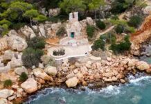 Tο “μυστικό” ξωκκλήσι της Βουλιαγμένης