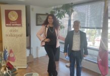 Στη Νέα Σμύρνη περιόδευσε η Δώρα Παπαδάκη Στη Νέα Σμύρνη περιόδευσε η Δώρα Παπαδάκη