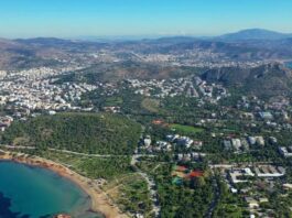 Ποιά είναι τα έξη οικόπεδα “φιλέτα” στη Βουλιαγμένη που βγάζει σε διαγωνισμό η Εκκλησία