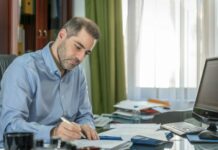 Κλαμπ στη παραλιακή μήνυσε τον Δήμαρχο Αλίμου – Τι λέει ο Α. Κονδύλης Κλαμπ στη παραλιακή μήνυσε τον Δήμαρχο Αλίμου – Τι λέει ο Α. Κονδύλης