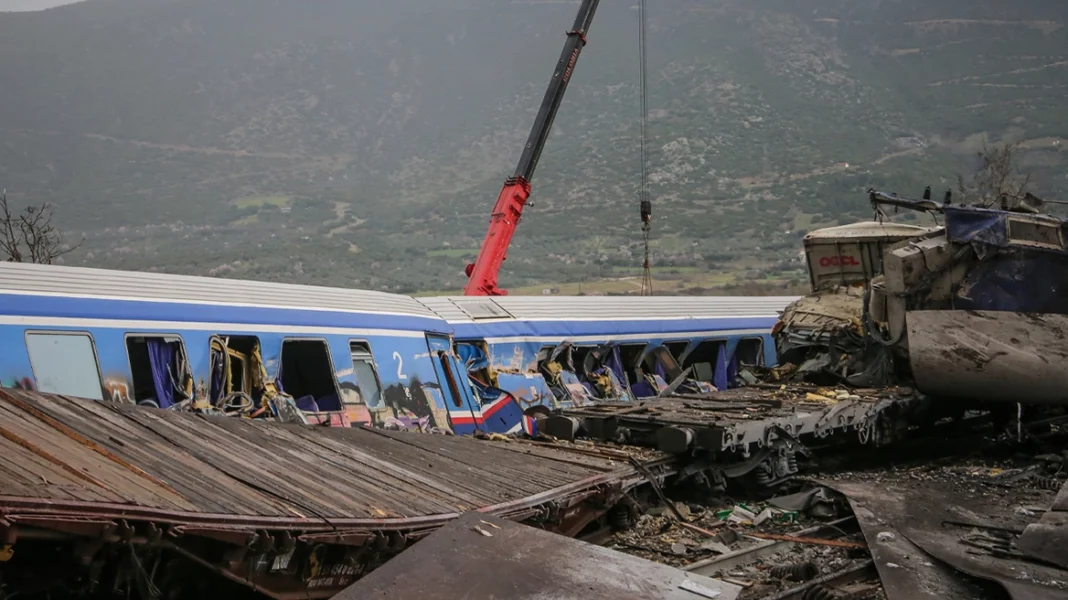 Τραγωδία στα Τέμπη – 36 νεκροί από σύγκρουση τρένων – Μάχη των σωστικών συνεργείων