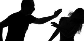 Καταγγελία για άγριο ξυλοδαρμό από τον πρώην σύζυγο της από 43χρονη στη Βούλα(foto) Καταγγελία για άγριο ξυλοδαρμό από τον πρώην σύζυγο της από 43χρονη στη Βούλα(foto)