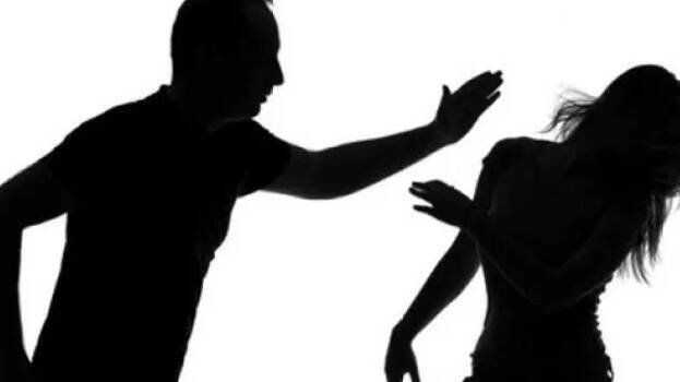 Καταγγελία για άγριο ξυλοδαρμό από τον πρώην σύζυγο της από 43χρονη στη Βούλα(foto)