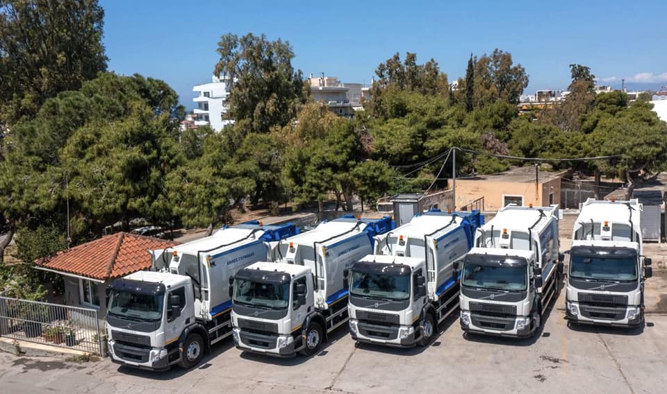Σύγχρονα απορριμματοφόρα στο Δήμο Γλυφάδας