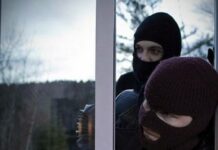 Πως “μπούκαραν” και “άδειασαν” το σπίτι γνωστού ποδοσφαιριστή στο Ελληνικό Πως "μπούκαραν" και "άδειασαν" το σπίτι γνωστού ποδοσφαιριστή στο Ελληνικό