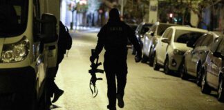Πως εκβιάζαν και “λεηλατούσαν” μαγαζιά στα Νότια – Στον εισαγγελέα η συμμορία Πως εκβιάζαν και "λεηλατούσαν" μαγαζιά στα Νότια – Στον εισαγγελέα η συμμορία