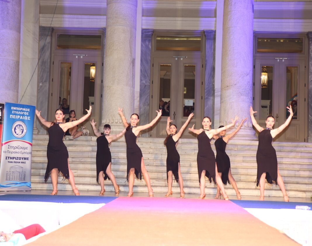 Πειραιάς: fashion show στον προαύλιο χώρο του Δημοτικού Θεάτρου – "Γαλάζια Νύχτα" με ανοιχτά μαγαζιά