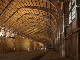 Η ιστορική ξύλινη “Παγόδα” στο πρώην αεροδρόμιο Ελληνικού στεγάζει το Μουσείο Ελληνικού Κινηατογράφου