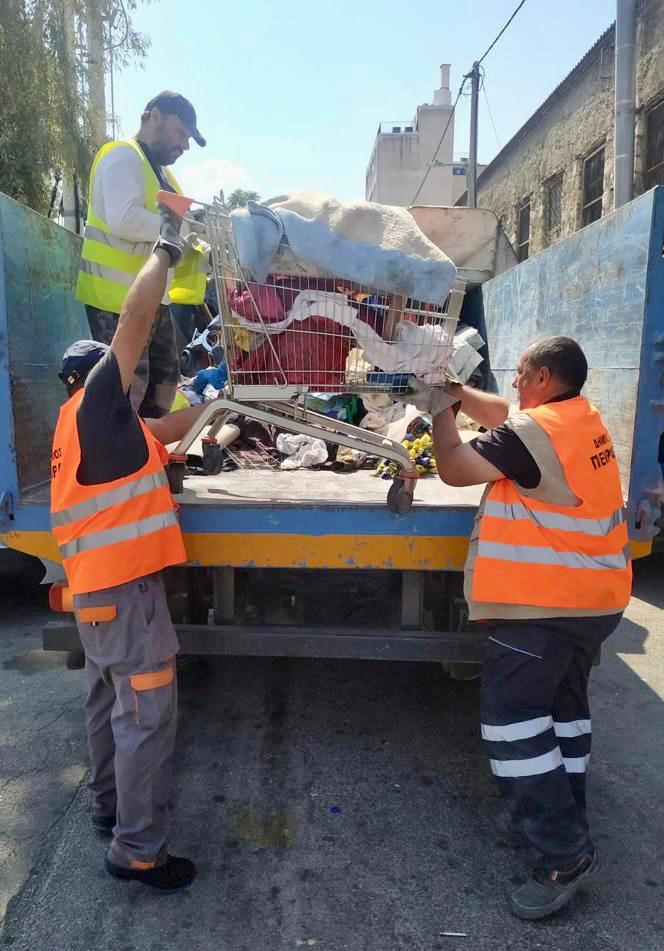 Καθαρισμός του χώρου κάτω από τις γέφυρες στο Νέο Φάληρο από τον Δήμο Πειραιά