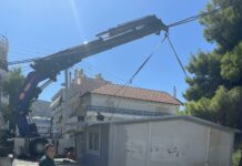 Πως απομακρύνθηκαν τα κοντέϊνερς από σχολεία της Ηλιούπολης (φωτό)