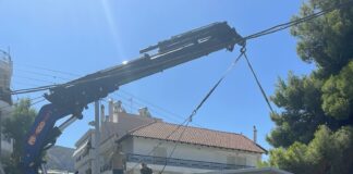 Πως απομακρύνθηκαν τα κοντέϊνερς από σχολεία της Ηλιούπολης (φωτό)