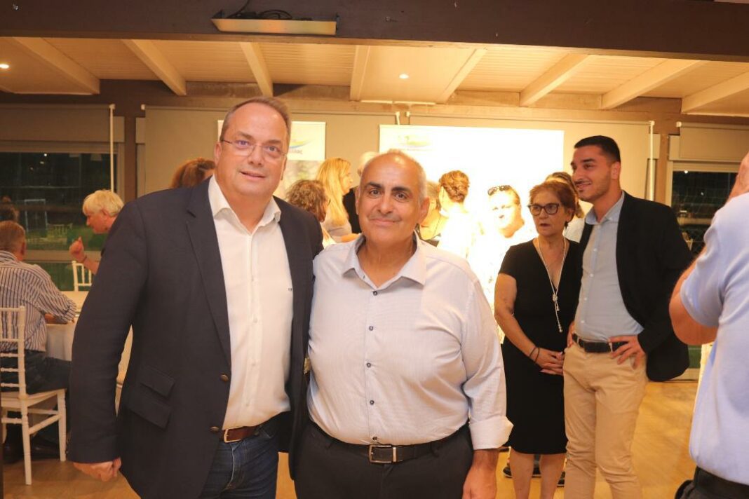 Βασίλης Μαρινόπουλος: Τι συζήτησε στο Χέρωμα με τους κατοίκους – Ο φάκελος που μοίρασε