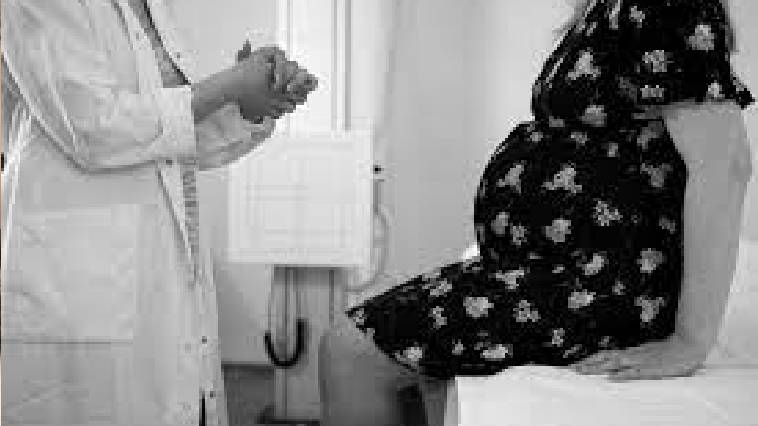 Βουλιαγμένη: Έγκυος καταγγέλλει για ξυλοδαρμό τον 48χρονο σύντροφο της – Πήρε αναβολή στο αυτόφωρο